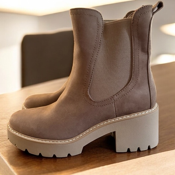 Dolce Vita Brown Ankle Boots NWOT - Picture 3 of 5